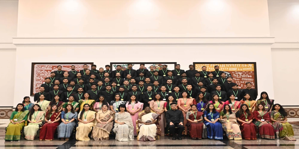 IAS officers of the 2023 batch call on the President IAS officers of the 2023 batch call on the President
